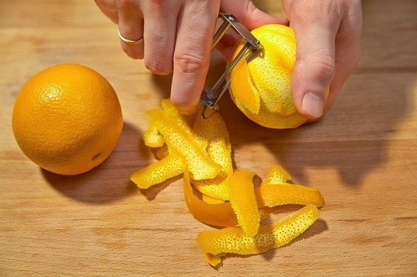 Снятие цедры с апельсина