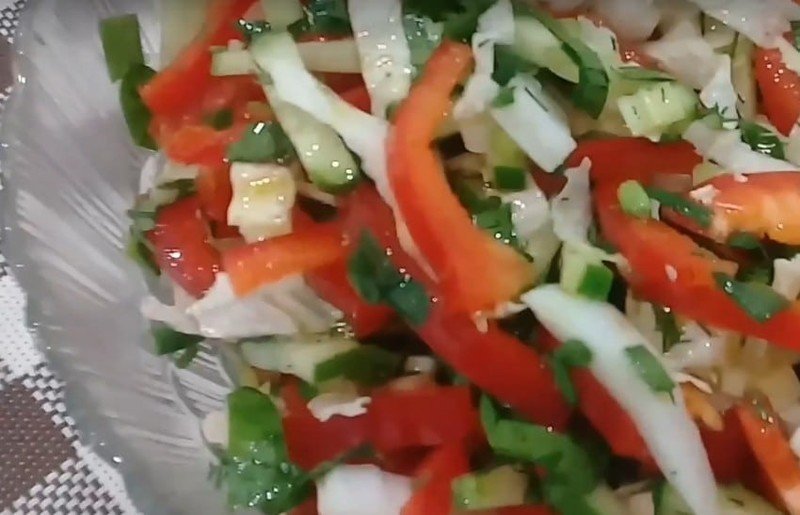 Салат из свежей капусты с огурцом и болгарским перцем от ольги матвей