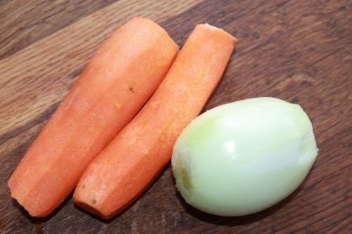 Морковь и две луковицы