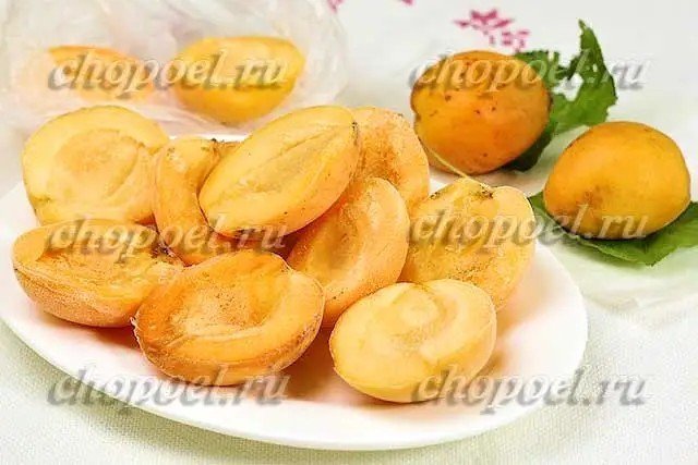Выпечка с консервированными половинками персика абрикоса